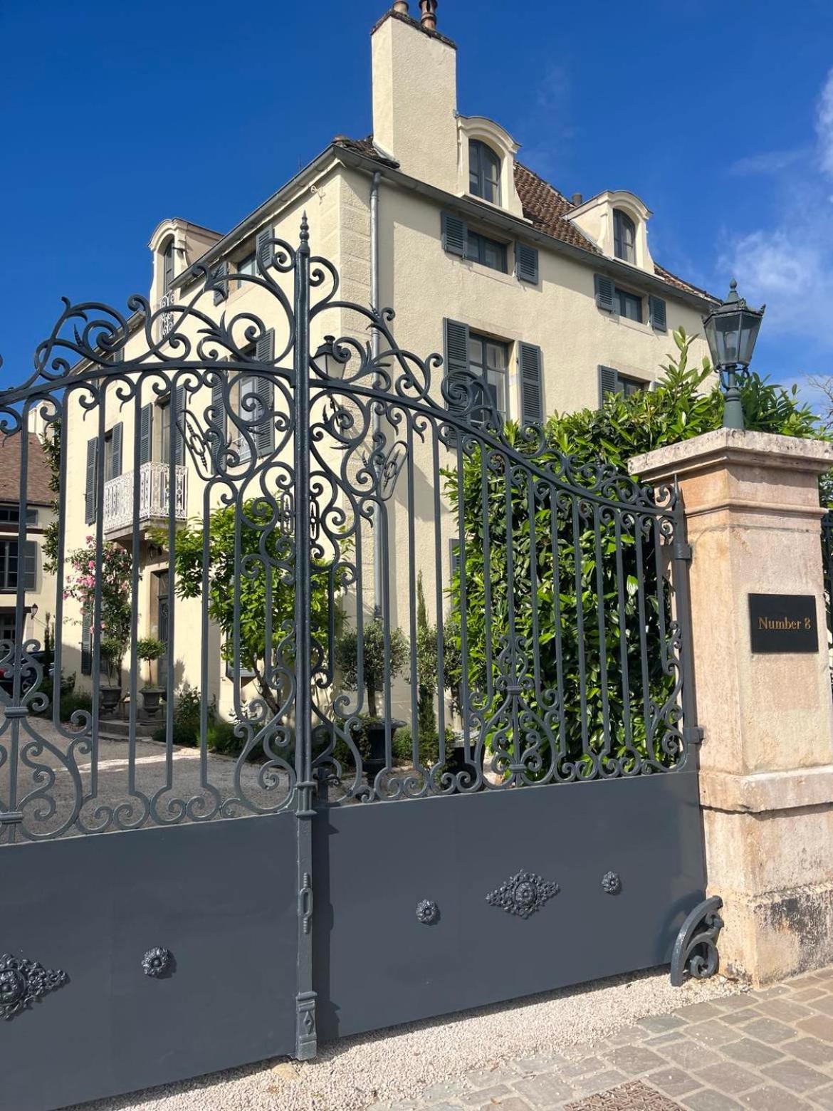 Number 8 Bed & Breakfast Meursault Bagian luar foto
