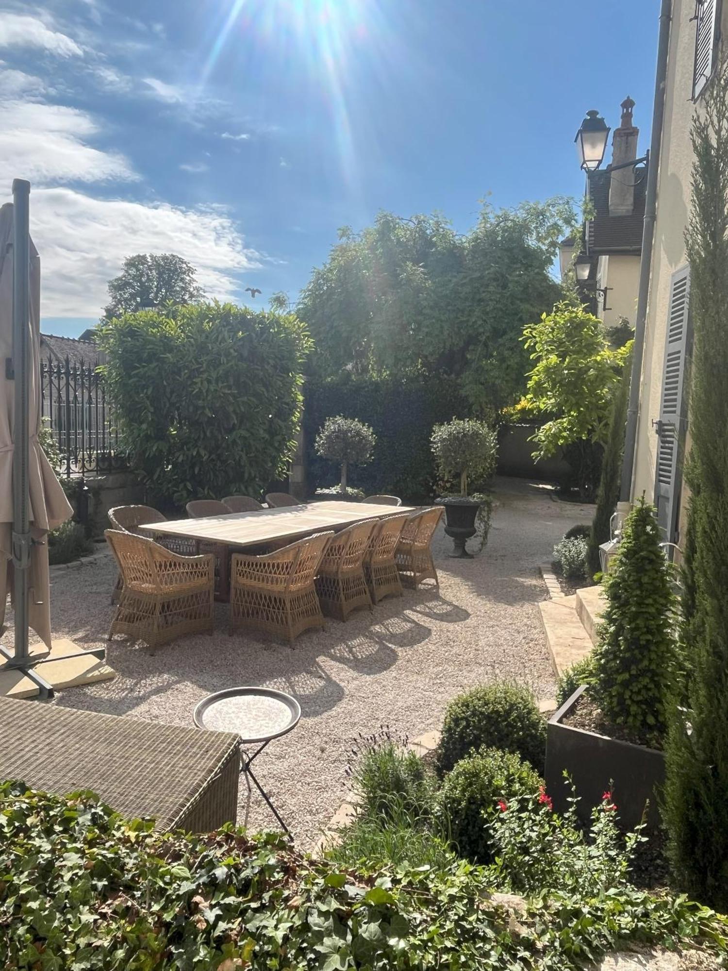 Number 8 Bed & Breakfast Meursault Bagian luar foto