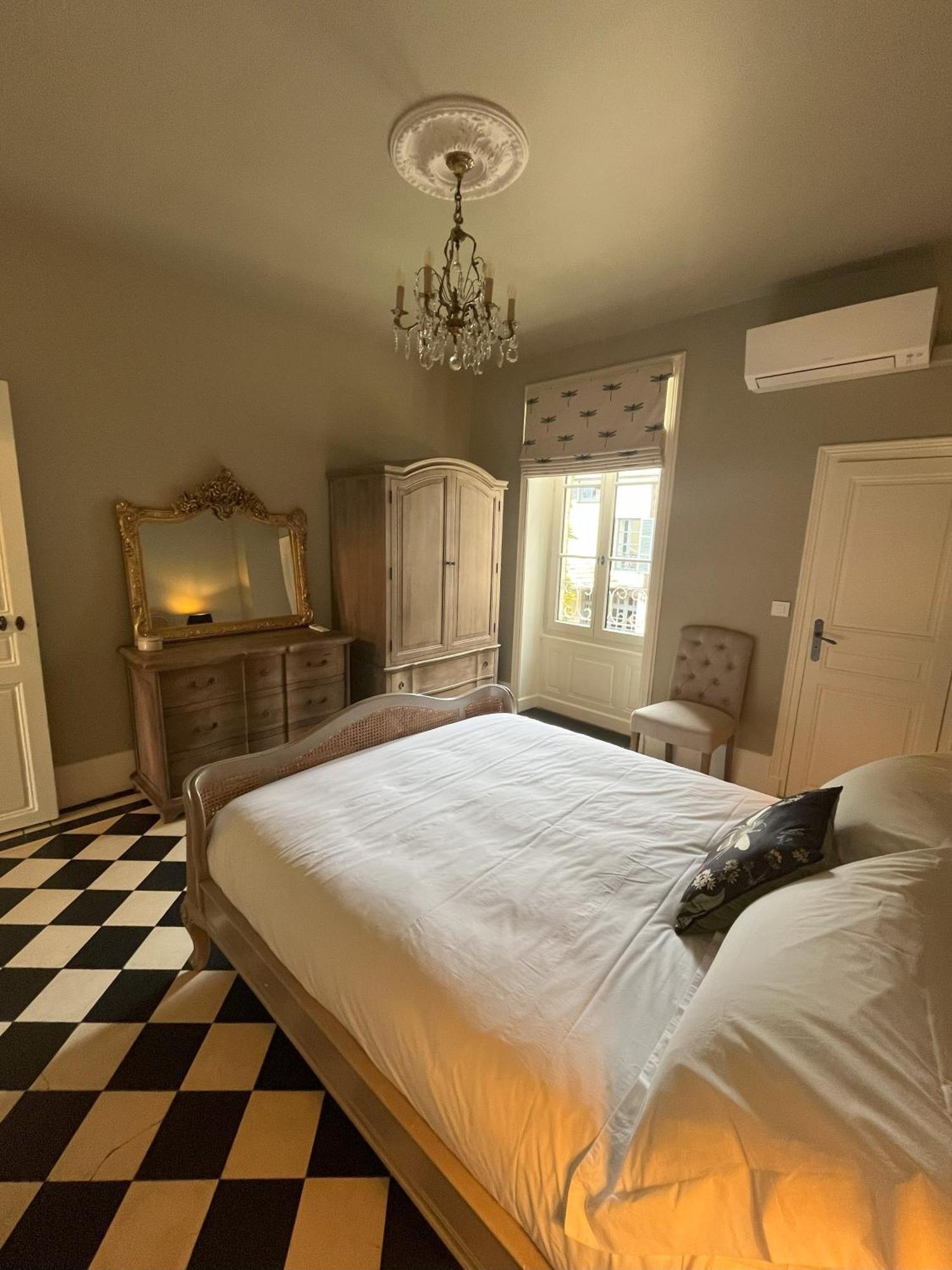 Number 8 Bed & Breakfast Meursault Bagian luar foto