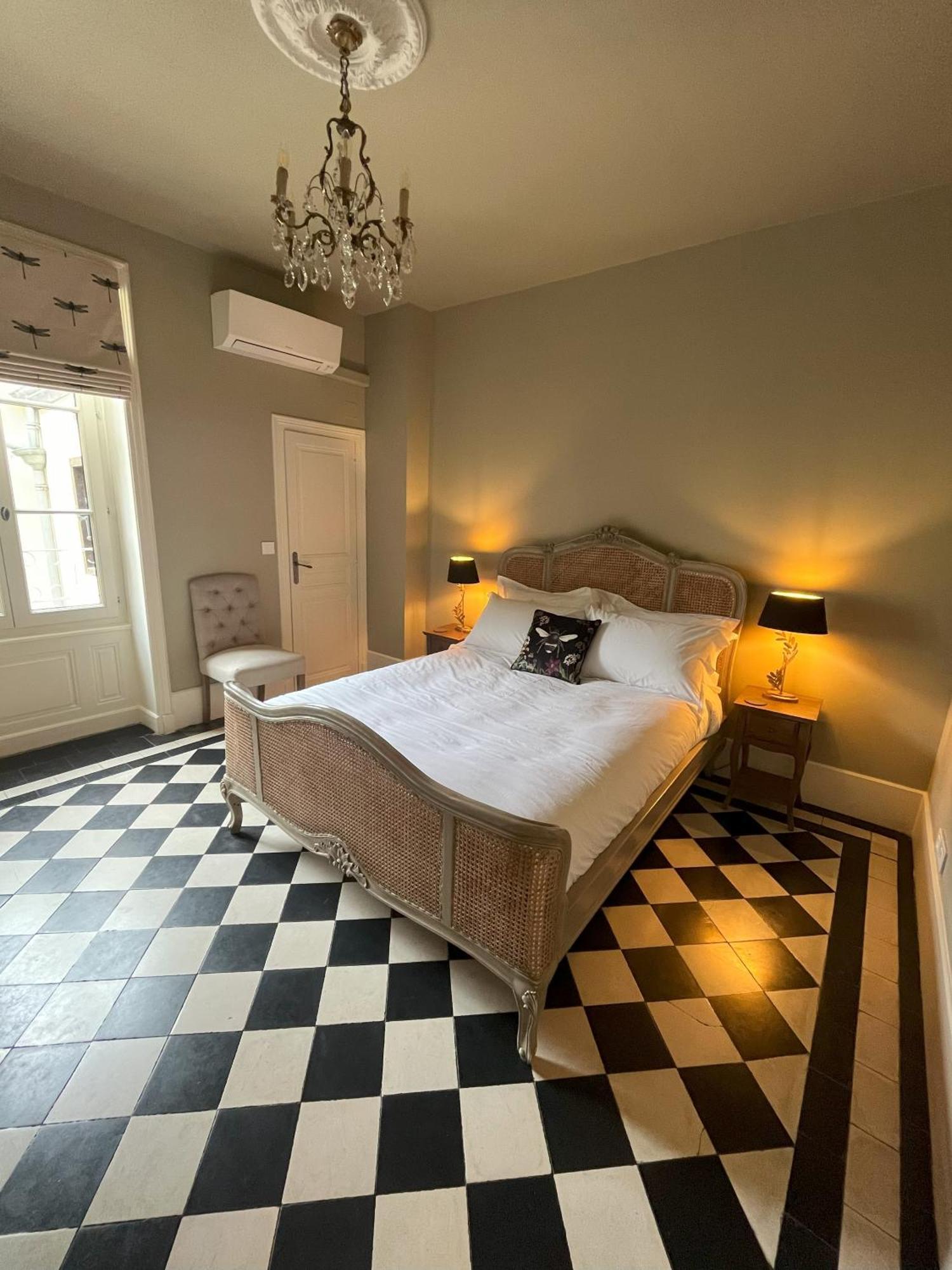 Number 8 Bed & Breakfast Meursault Bagian luar foto